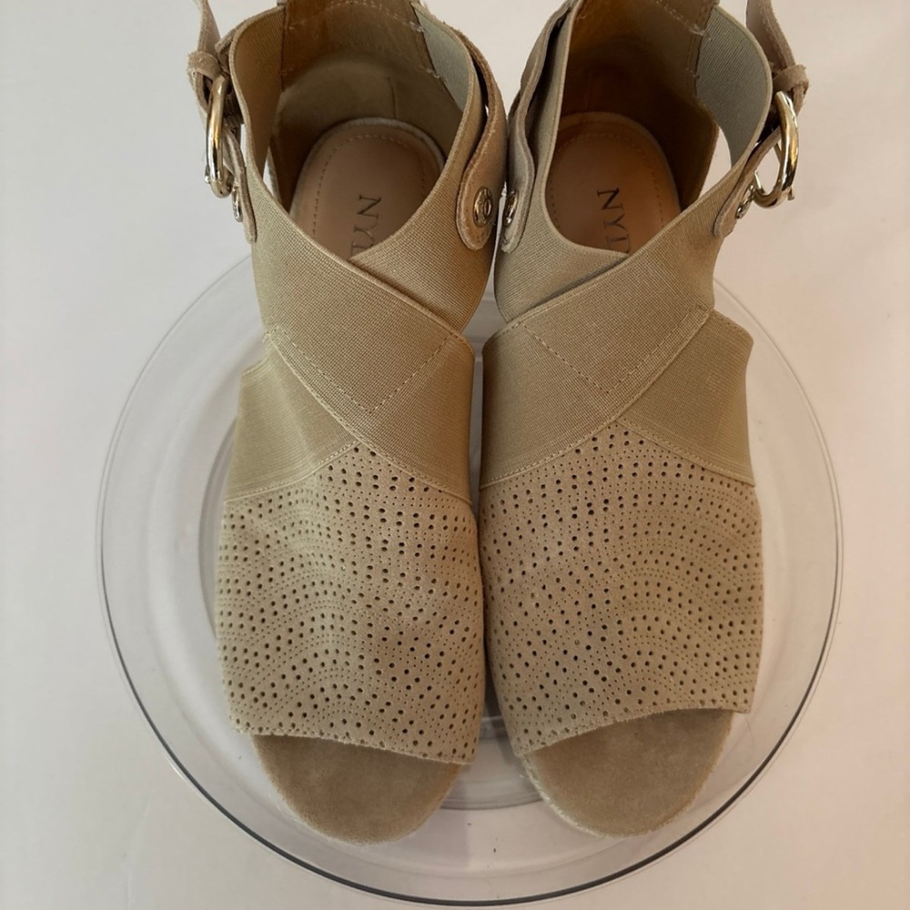 NYDJ Women's Charisma sp Espadrille Wedge Sandal SAND size 7